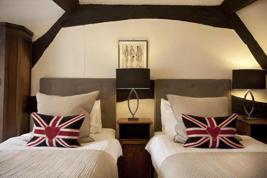 Highway Hotel Burford Buitenkant foto
